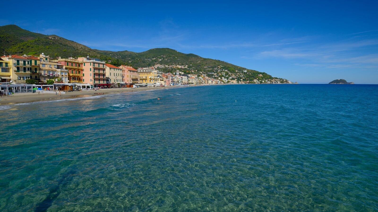 La plage d'Alassio et son eau turquoise